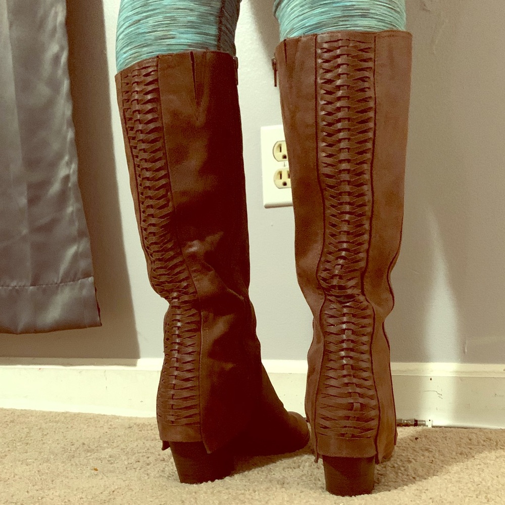 👢 Boots knee high